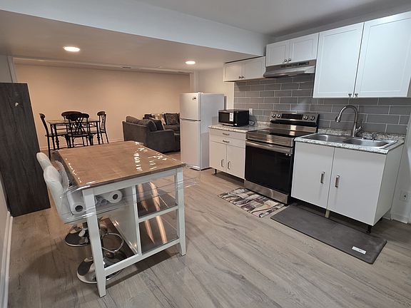 2nd image of 2317 Crestcliff Dr #Basement