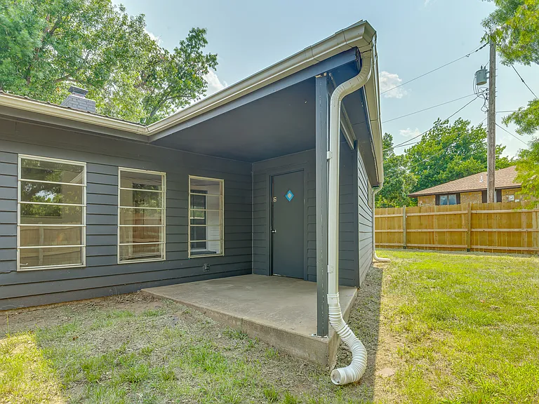 1924 E McElroy Rd — Photo 27