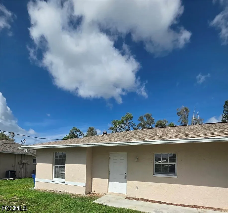 2 bed, 1.0 bath, 960 sqft, $1,400 — Photo 1