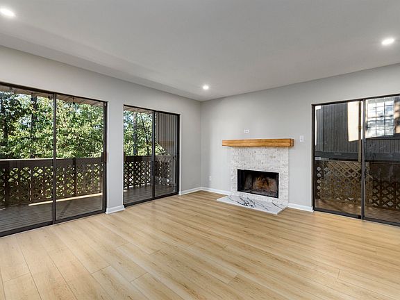 5th image of 1201 N Pierce St APT 9