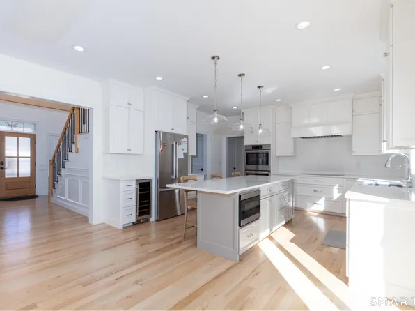 112 Stallion Dr, Glastonbury, CT 06033