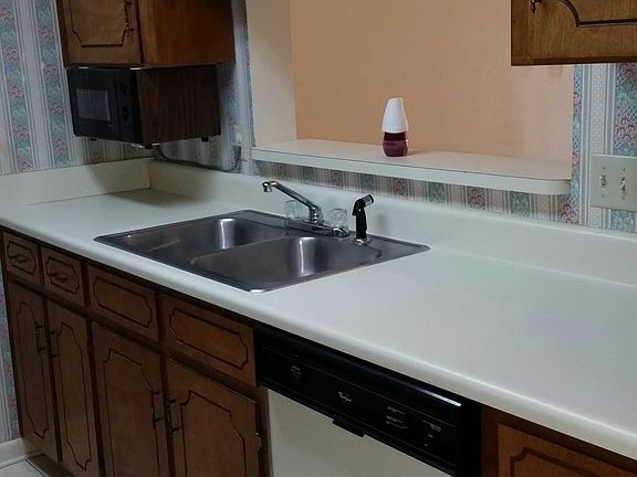 4th image of 139 Candlebrook Dr