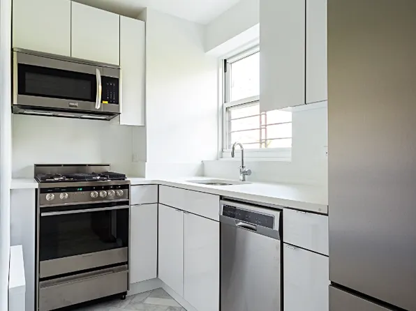 275 South Street 18G image 3 of 17
