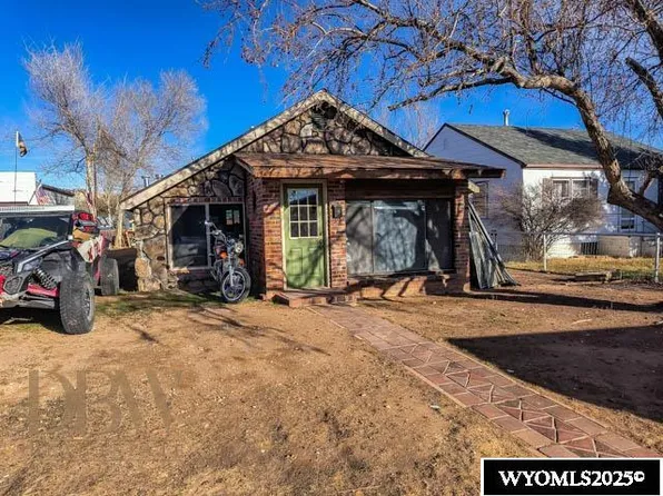 1126 Amoretti St, Thermopolis, WY 82443