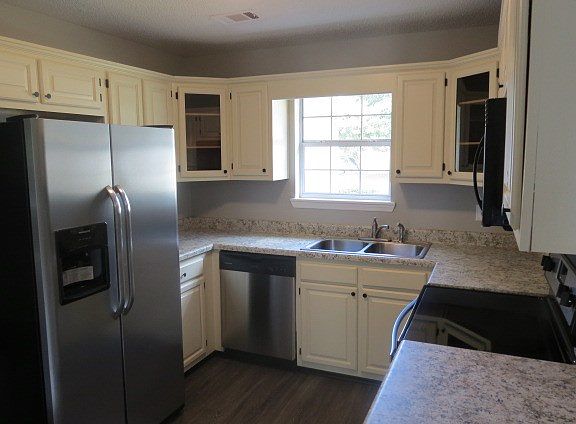 5th image of 106 Northeast Dr
