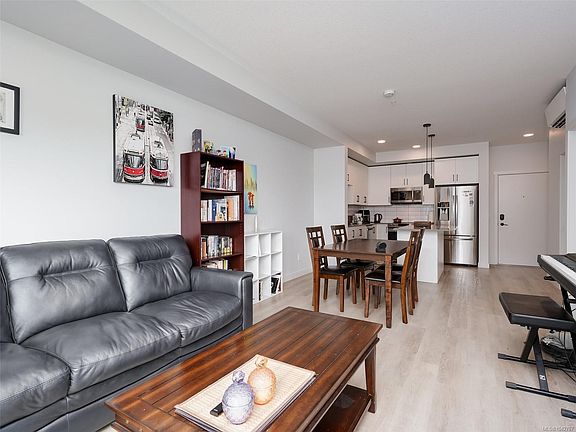 4th image of 2461 Gateway Rd #108A