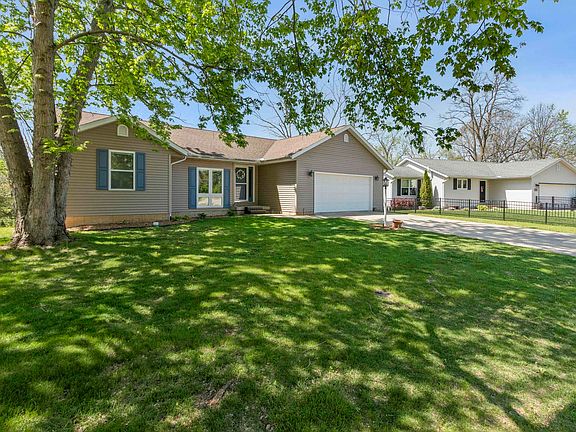 3rd image of 217 Aspen Ct
