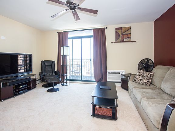 4th image of 3900 N Pine Grove Ave APT 703