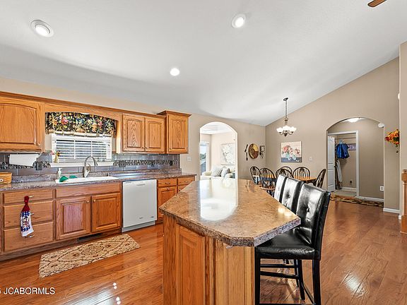 5th image of 1913 Wyatt Ct
