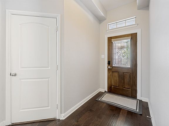 3rd image of 1701 Sparrow Ln