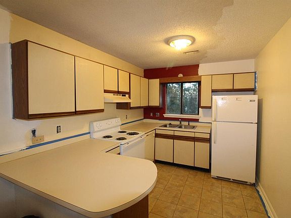 3rd image of 6510 Somerset Dr APT 103