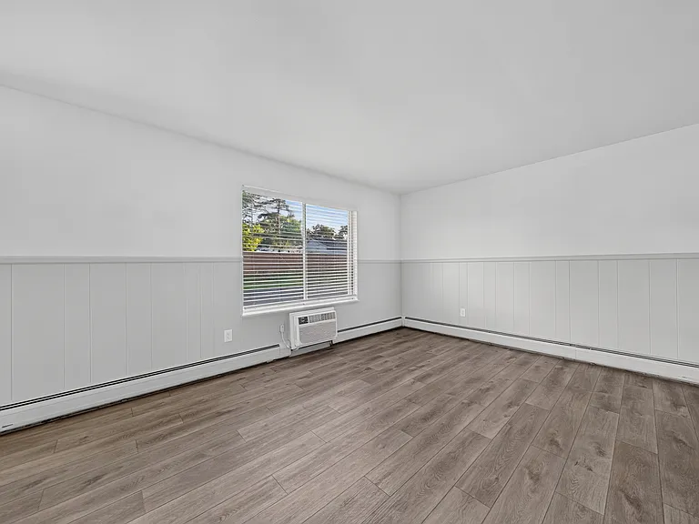 151 E McHattie St #10 — Photo 8