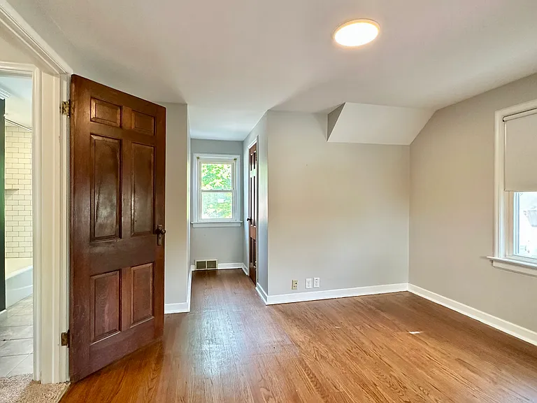 932 Robinson St — Photo 21