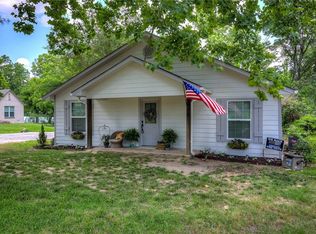 555 & 555-1/2 Jefferson St, Sulphur Springs, TX 75482