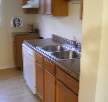 4th image of 1809 N Mutz Dr