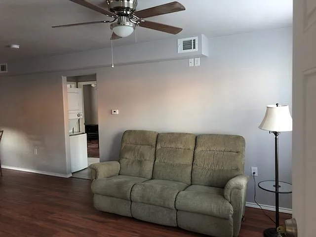 2 bed, 850 sqft, $1,300 — Photo 4