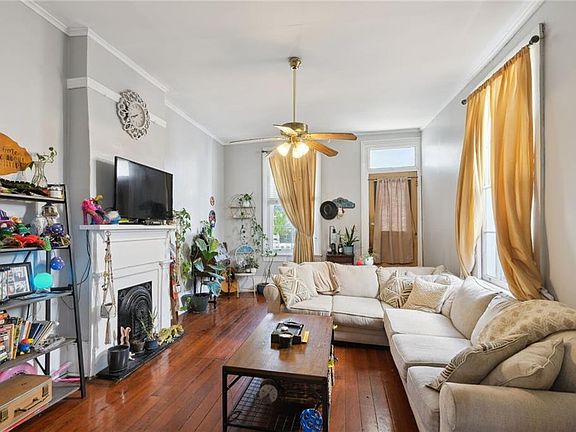 3rd image of 2028 Camp St #32