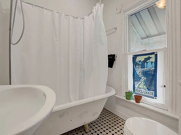 5th image of 1125 26th Ave NE #2