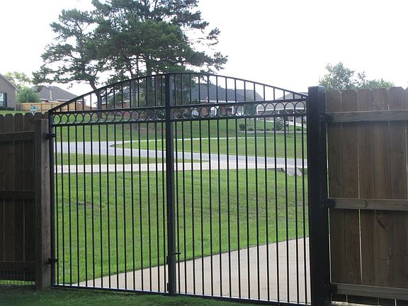 Entrance gate to backyard!