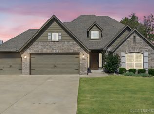 1819 E 43rd St, Sand Springs, OK 74063
