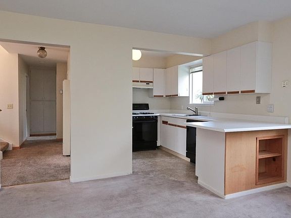 3rd image of 3755 Faye Dr