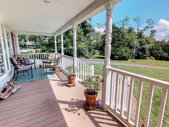 3rd image of 511 Appletree Ln