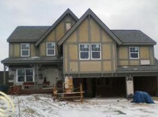 1328 Yosemite Valley Dr, Milford, MI