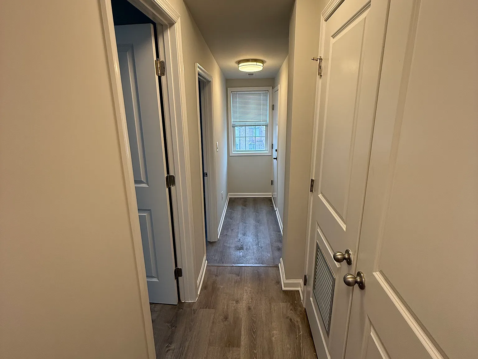 3 bed, 700 sqft, $4,000 — Photo 4