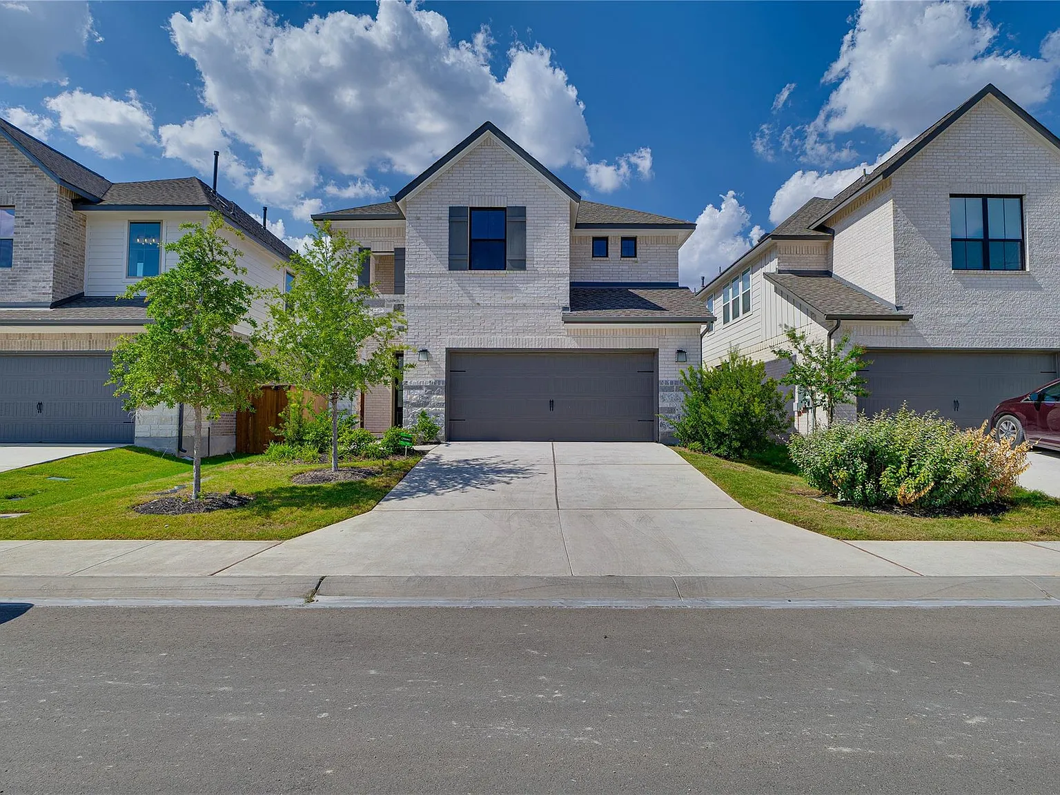 5 bed, 3.0 bath, $3,200 — Photo 2