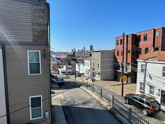3rd image of 2622 Stella St