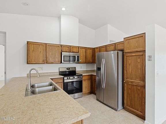 4th image of 5990 S Pin Oak Dr