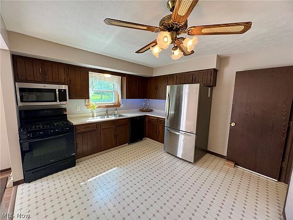 5th image of 553 Linden Dr