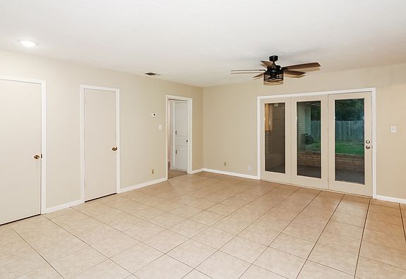 4th image of 9 Hillcrest St