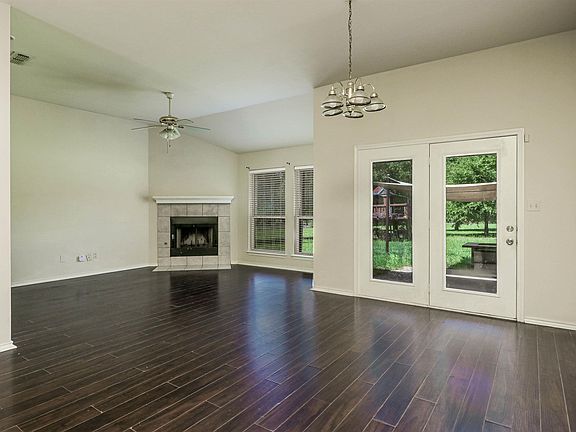 3rd image of 306 Senter Ave