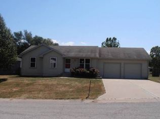 509 Willow St, Peculiar, MO 64078