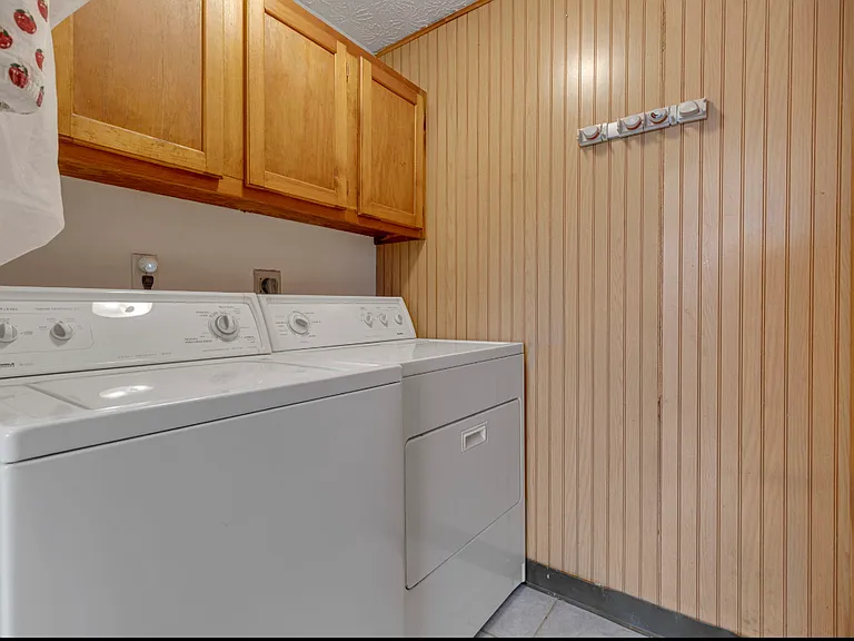 703 Cherry Hollow Rd — Photo 2