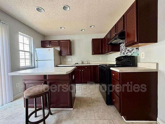 2nd image of 17121 Greenlawn Hills Ct
