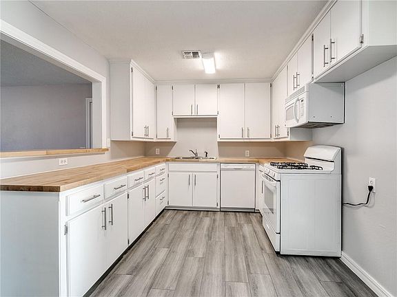 5th image of 4011 SE 11th St