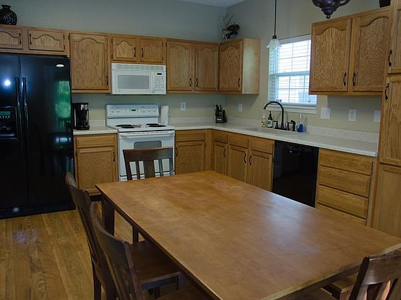 4th image of 12155 Sagamore Woods Dr