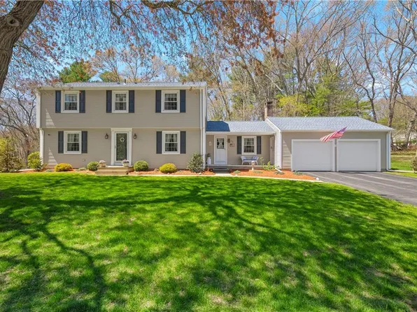 90 Sweetmeadow Dr, North Kingstown, RI 02852