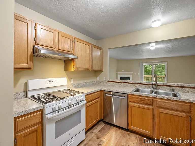 1796 Grand Ridge Ct NE — Photo 7