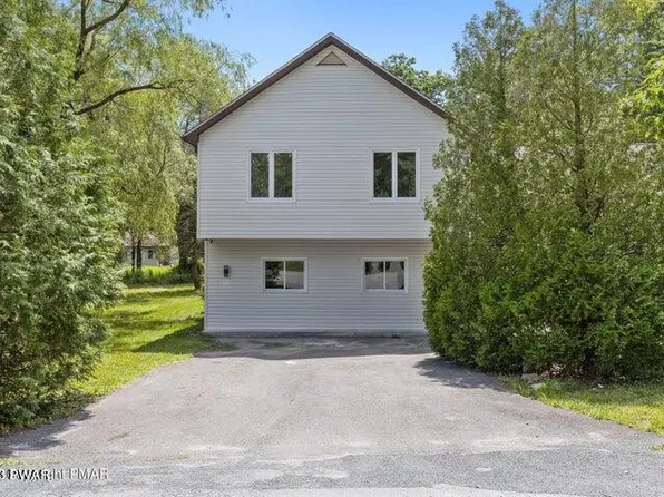 3126 Evergreen Cir, Tobyhanna, PA 18466