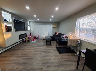 7S065 Suffield Ct #F-201, Westmont, IL 60559