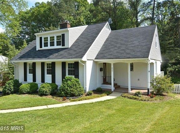 2nd image of 825 Empress Ct