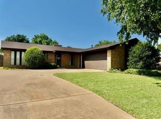 2518 Manor Way, Clinton, OK 73601