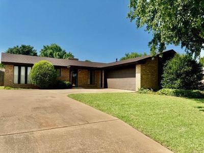 2518 Manor Way, Clinton, OK, 73601