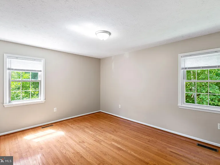2324 Kent Ct — Photo 25