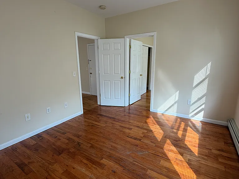 21 Robert Pl #2R — Photo 9