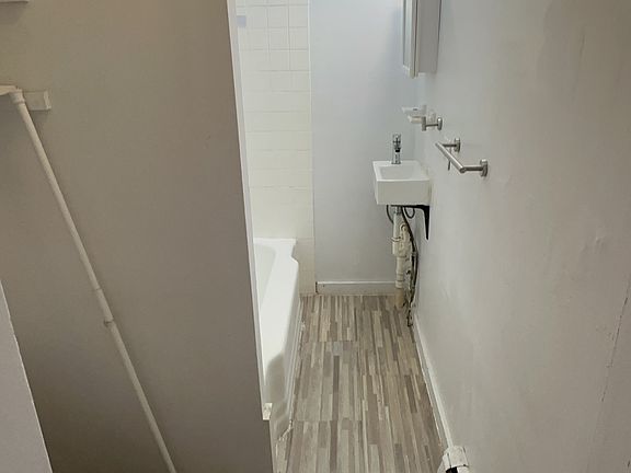 3rd image of 14 Lester St #Street2l
