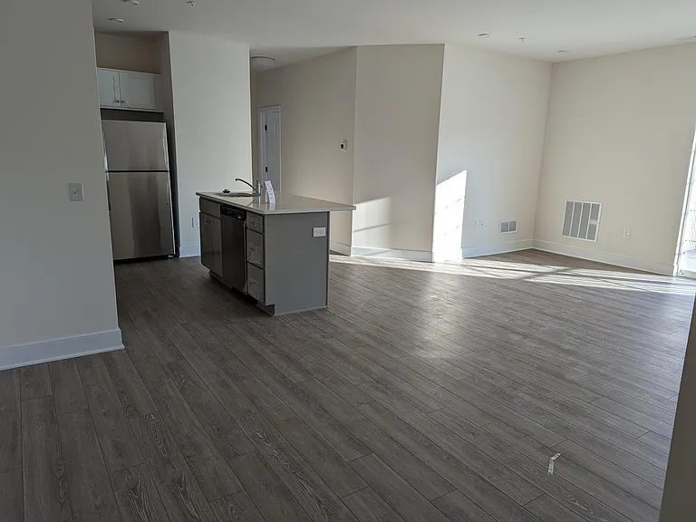 College Park Apartments — Photo 12